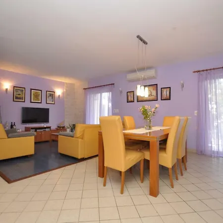 Toya Apartment Slatine